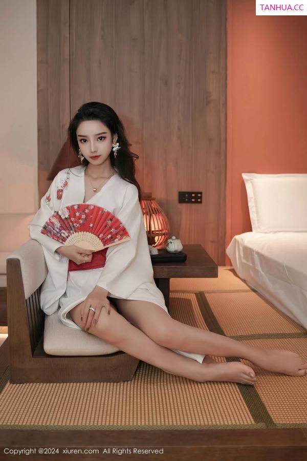  [XiuRen]高清写真图 2024.04.10 No.8367 苏曼兮 美腿性感第12张图片